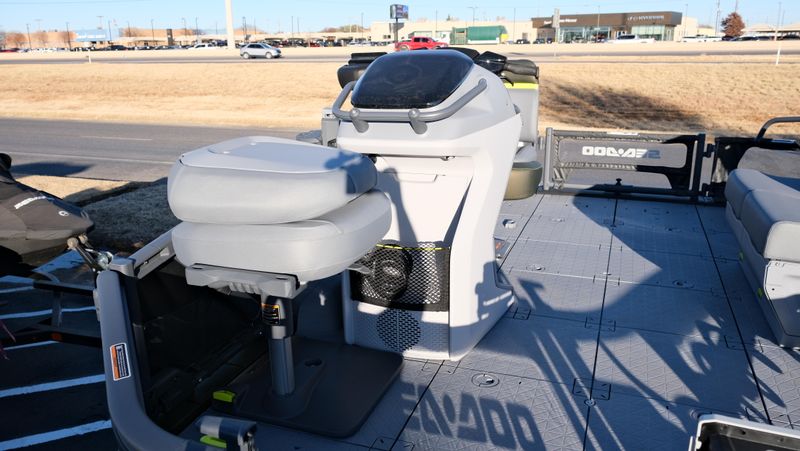 NEW 2026 SEADOO SWITCH FISH COMPACT 170HP WITH PAINTED TRAILER6 Image 6