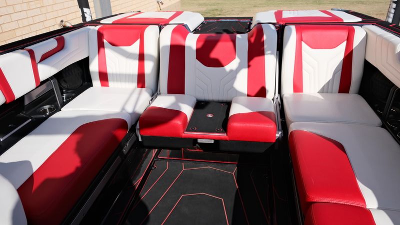 2025 MALIBU WAKESETTER 25 LSV  in a RED-BLACK-WHITE exterior color. Family PowerSports (877) 886-1997 familypowersports.com 