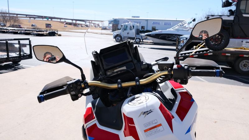 NEW 2025 HONDA AFRICA TWIN ADVENTURE SPORTS ES DCT Image 17