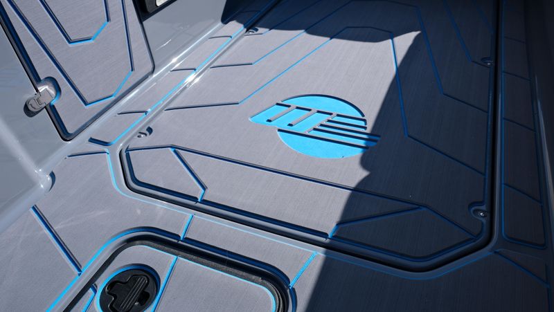 NEW 2026 MALIBU 25 LSV Image 37