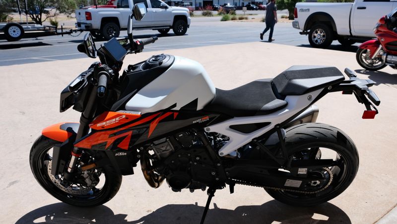NEW 2027 KTM 990 DUKE Image 6