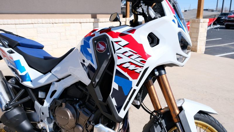 NEW 2025 HONDA AFRICA TWIN ADVENTURE SPORTS ES DCT Image 11