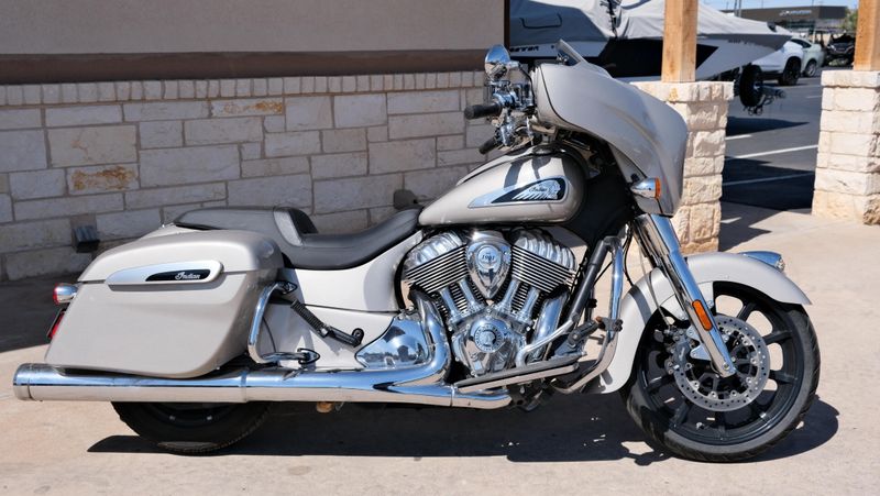 USED 2022 INDIAN MOTORCYCLE CHIEFTAIN LIMITED SILVER QUARTZ MTLC 49ST Image 2
