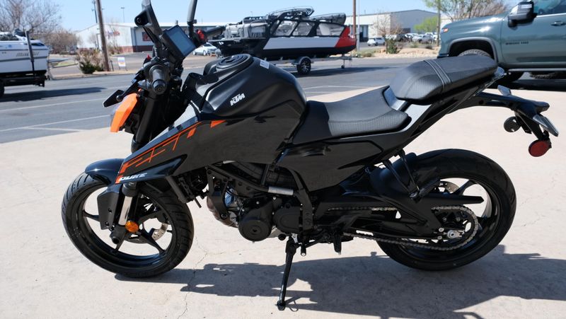 NEW 2026 KTM 250 DUKE Image 6