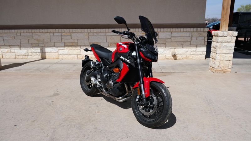 USED 2018 YAMAHA MT09 Image 1