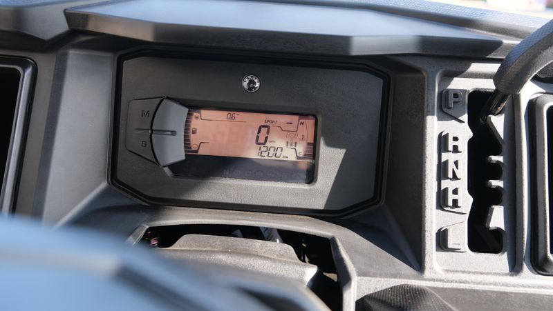 NEW 2026 CAN-AM DEFENDER MAX XT HD11 WITH 1025 INCH TOUCHSCREEN Image 17