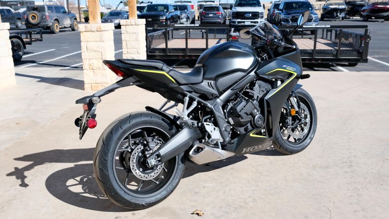NEW 2026 HONDA CBR650R Image 3