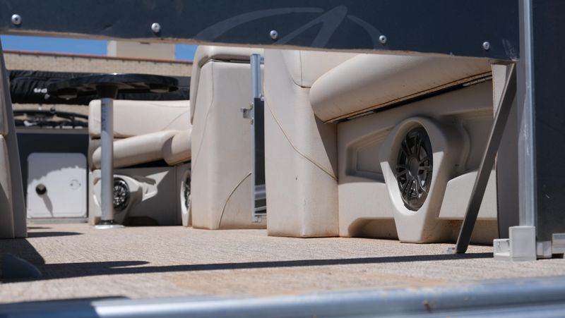 USED 2022 AVALON 20 VENTURE REAR FISH CARINA Image 6