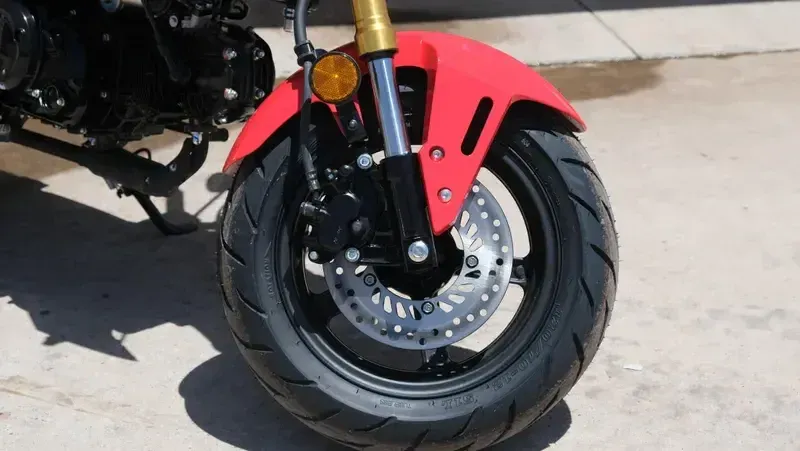 2026 Honda GROM CHERRY RED Image 10