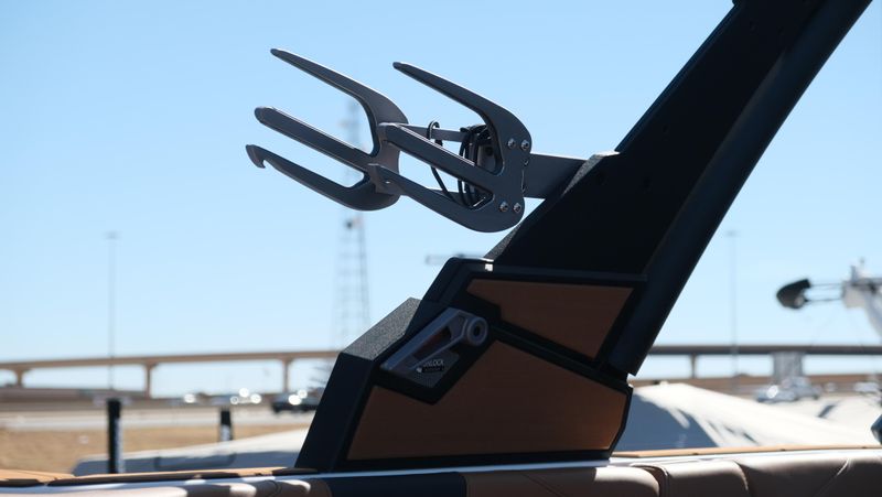 NEW 2026 MALIBU 23 LSV Image 36