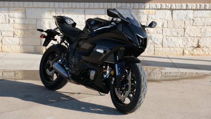 NEW 2025 YAMAHA YZFR7 Image 1