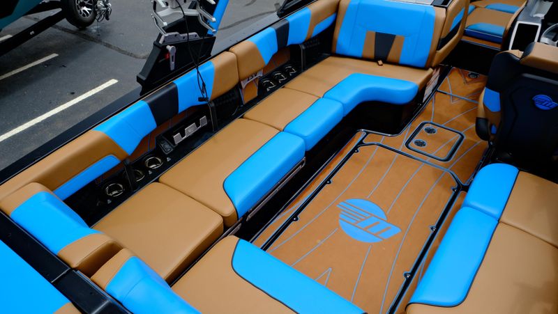 USED 2022 MALIBU 23 LSV Image 40