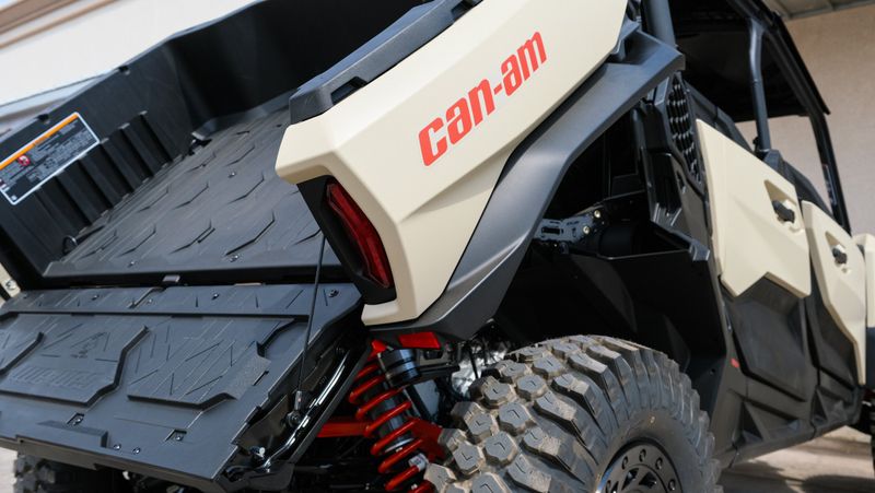 2024 Can-Am COMMANDER MAX XTP 1000R DESERT TAN AND CARBON BLACKImage 25