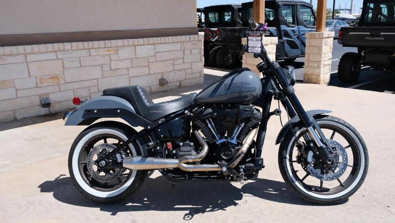 USED 2022 HARLEY SOFT TAIL LOWRIDER S Image 2