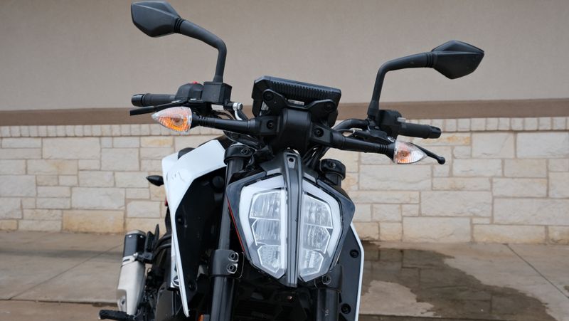 2022 KTM Duke 390Image 9