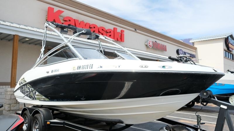 USED 2009 YAMAHA 212X Image 2