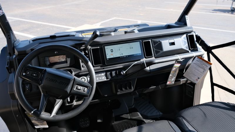 NEW 2026 CAN-AM DEFENDER MAX XT HD11 WITH 1025 INCH TOUCHSCREEN Image 14