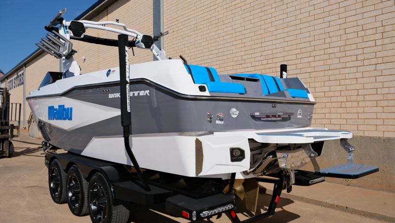 NEW 2026 MALIBU 25 LSV Image 3