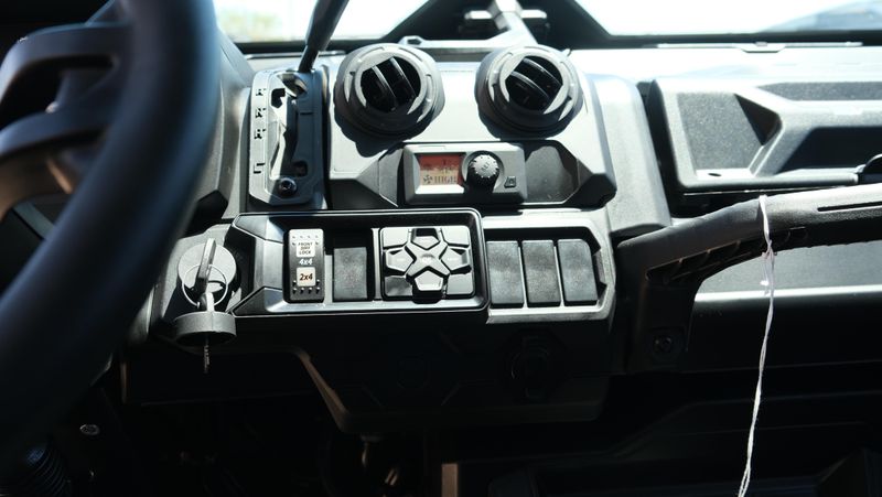 NEW 2025 CAN-AM DEFENDER PRO LIMITED CAB HD10 Image 12