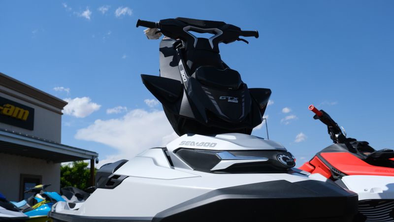 2024 SEADOO GTX LIMITED 300 WITH SOUND SYSTEM IDF WHITE PEARL Image 5