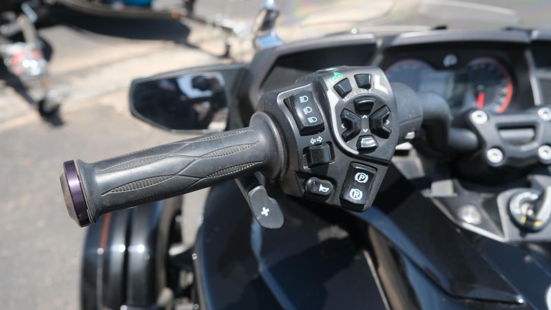 USED 2016 CAN-AM RD SPYDER F3 LTD 1330 ACE SE6 SB 16 Image 17