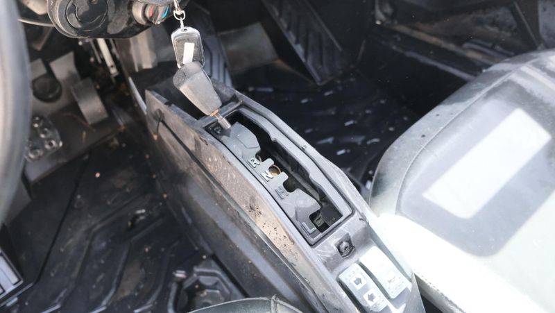 2024 Can-Am COMMANDER MAX XT-P 1000R DESERT TAN & CARBON BLACKImage 13