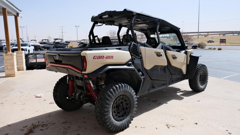 2024 Can-Am COMMANDER MAX XT-P 1000R DESERT TAN & CARBON BLACKImage 3