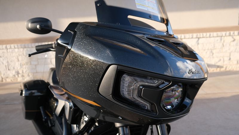 NEW 2026 INDIAN MOTORCYCLE CHALLENGER DARK HORSE WITH 112 AND AUDIO PACKAGE Image 9