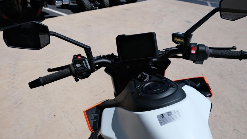 NEW 2027 KTM 990 DUKE Image 15