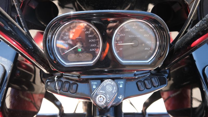 USED 2018 HARLEY ROAD GLIDE SPECIAL Image 17