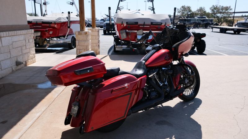 USED 2018 HARLEY ROAD GLIDE SPECIAL Image 3