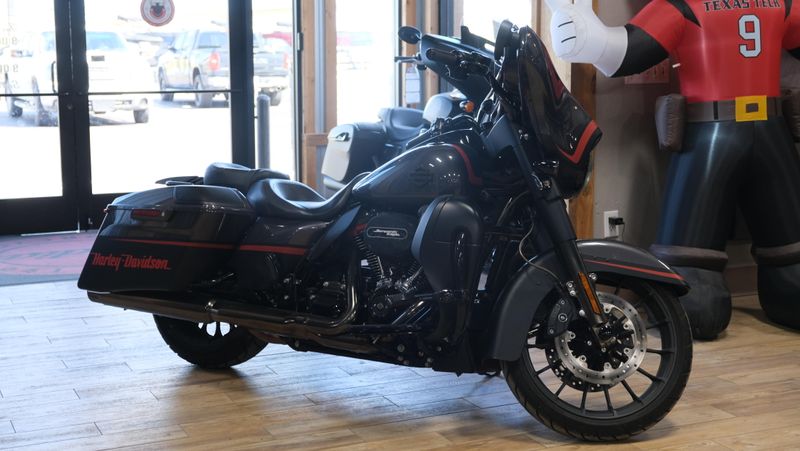 USED 2018 HARLEY STREET GLIDE CVO STREET GLIDE Image 2