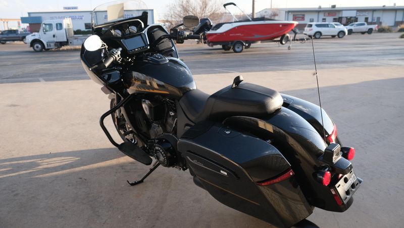 NEW 2026 INDIAN MOTORCYCLE CHALLENGER DARK HORSE WITH 112 AND AUDIO PACKAGE Image 5