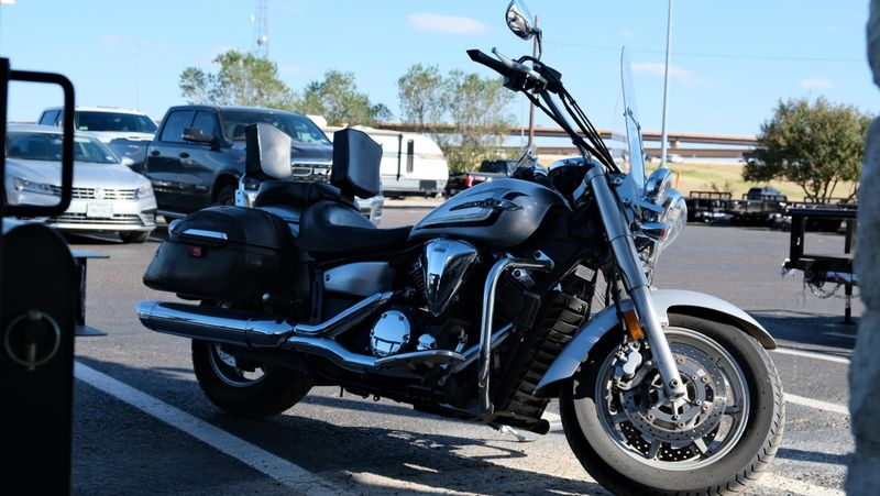USED 2015 YAMAHA V STAR 1300 Image 2