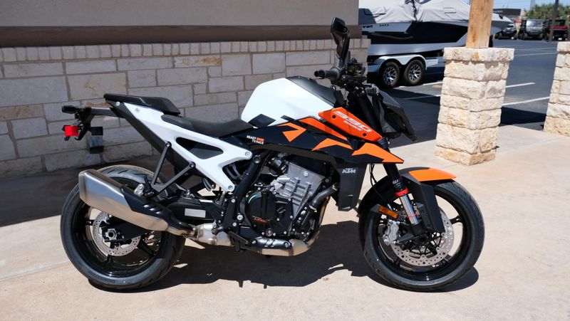 NEW 2027 KTM 990 DUKE Image 2