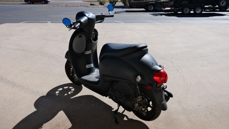 USED 2017 HONDA METROPOLITAN BASE Image 5