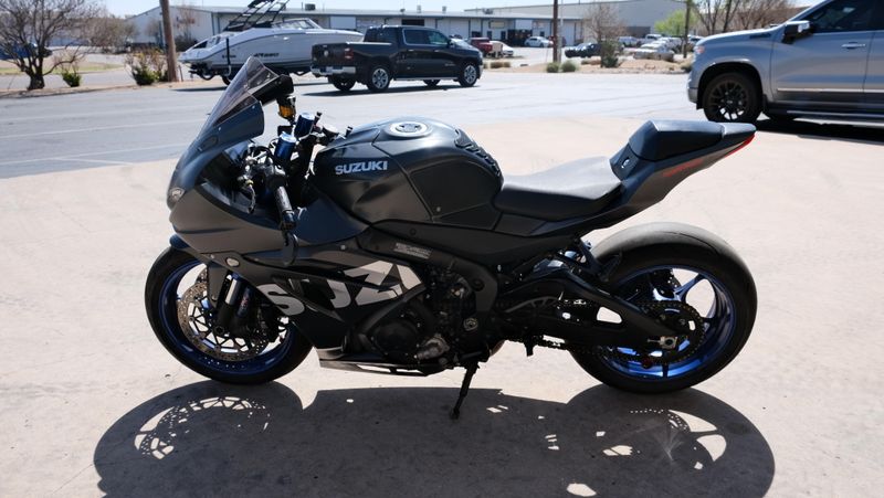 USED 2018 SUZUKI GSX250R Image 2