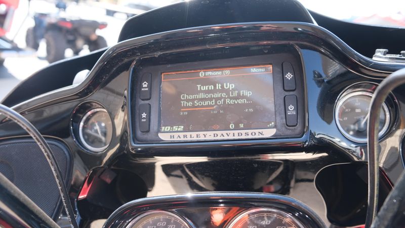 USED 2018 HARLEY ROAD GLIDE SPECIAL Image 18