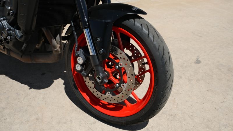 USED 2021 YAMAHA MT-09 Image 9