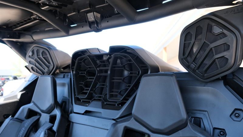 NEW 2026 CAN-AM MAVERICK R X RC 999T DCT Image 18