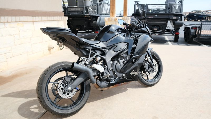 USED 2024 KAWASAKI NINJA ZX4R ABS Image 3