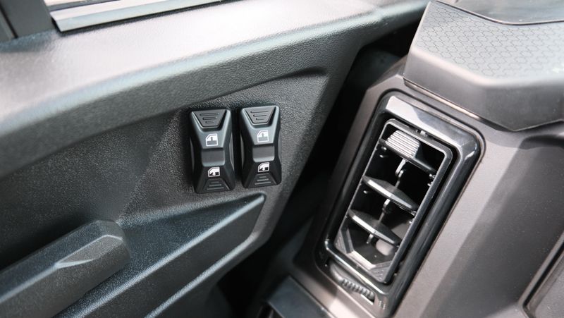 NEW 2026 CAN-AM DEFENDER MAX LIMITED CAB HD11 Image 6