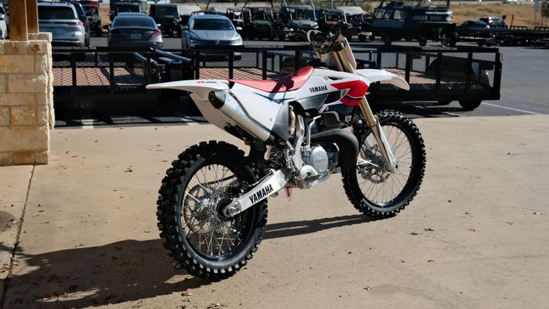 NEW 2026 YAMAHA YZ250 70TH ANNIVERSARY EDITION Image 3