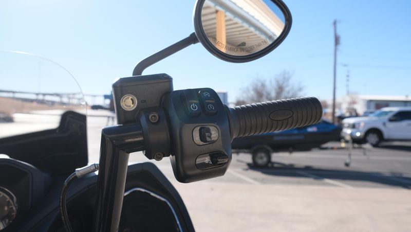 USED 2022 INDIAN MOTORCYCLE CHALLENGER Image 18