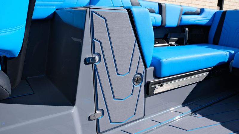 NEW 2026 MALIBU 25 LSV Image 29