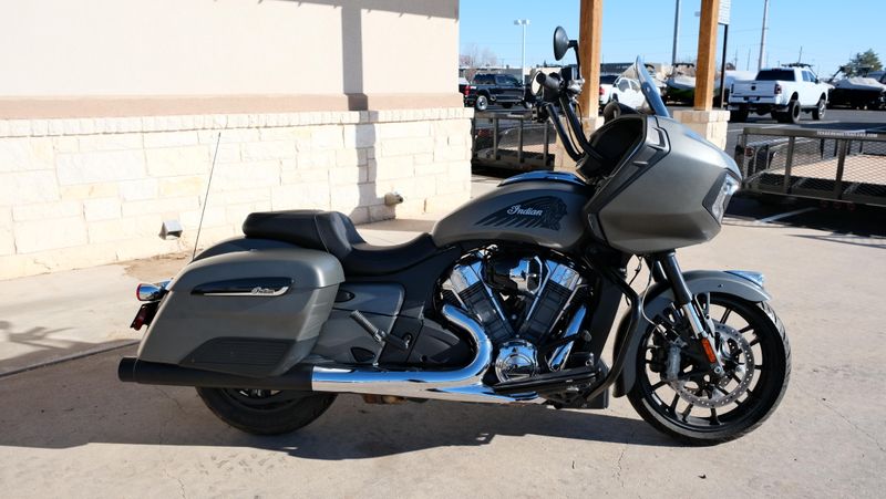 USED 2022 INDIAN MOTORCYCLE CHALLENGER Image 2