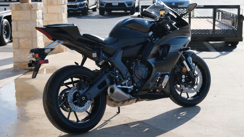 NEW 2025 YAMAHA YZFR7 Image 5