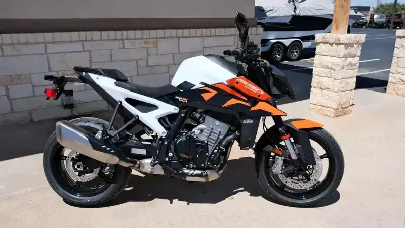 NEW 2027 KTM 990 DUKE Image 2