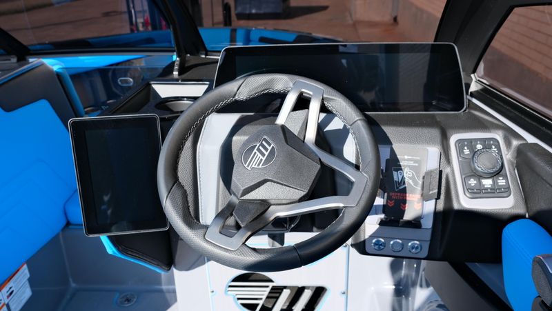 NEW 2026 MALIBU 25 LSV Image 15