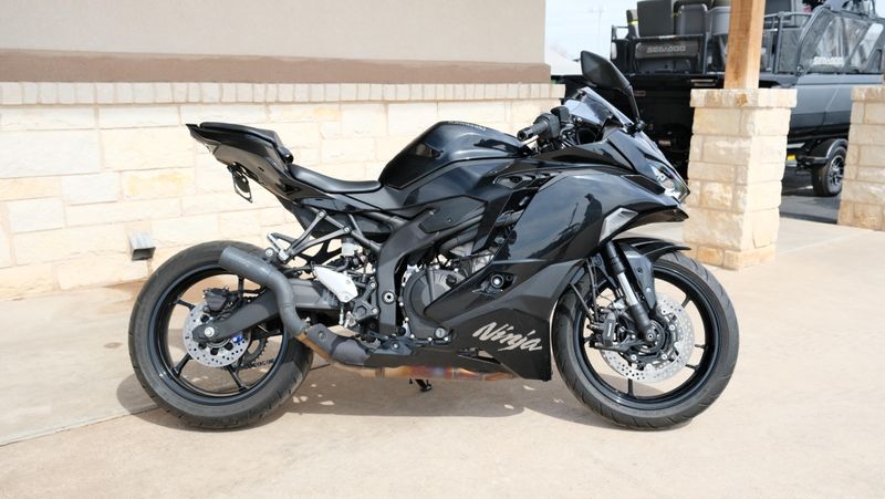 USED 2024 KAWASAKI NINJA ZX4R ABS Image 2